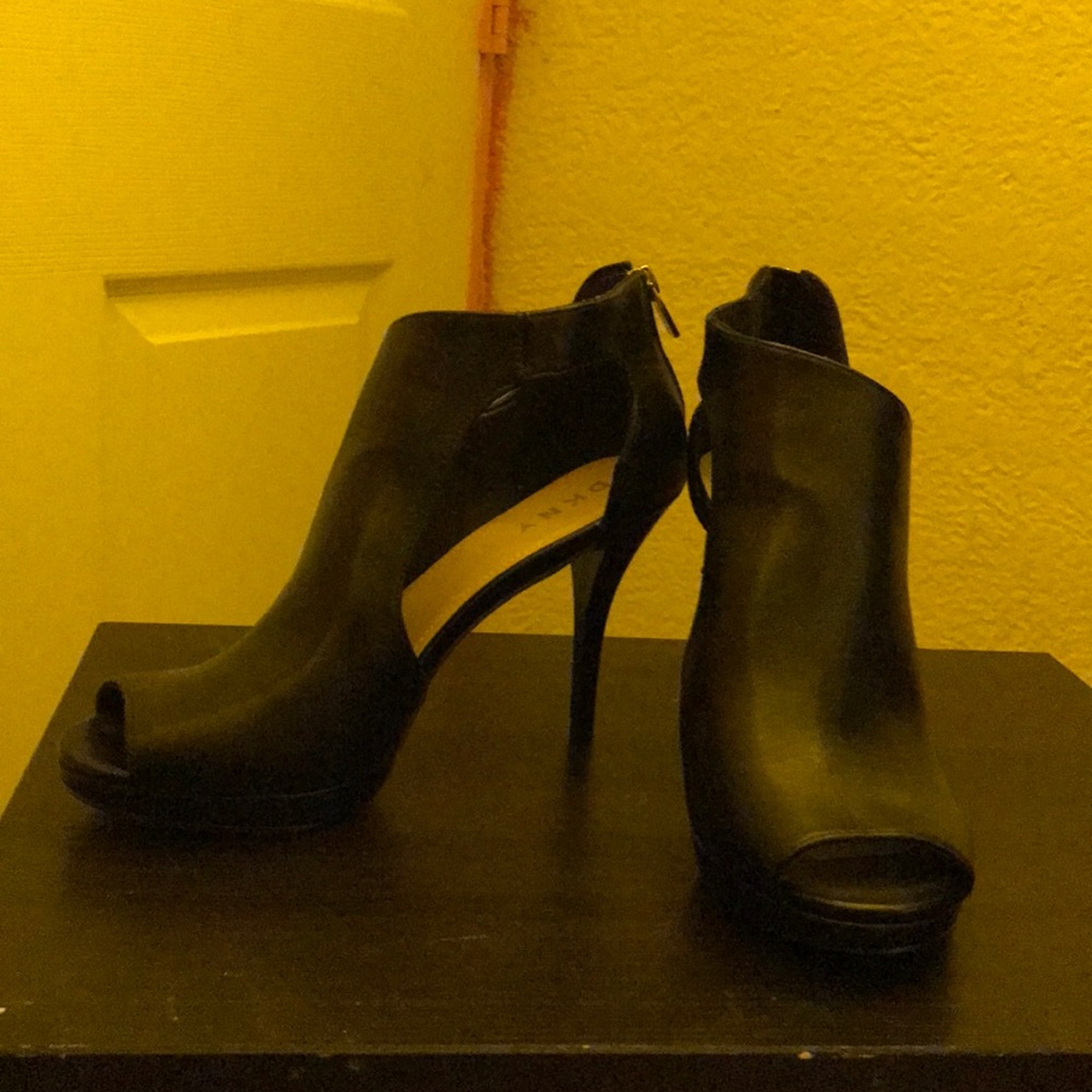 Selling a pair of black DKNY with the side exposed